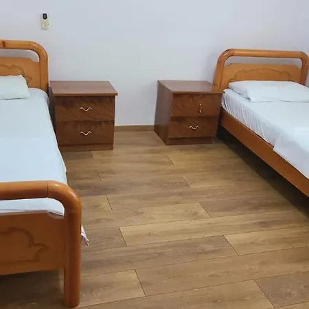 Wild River Pensión Përmet